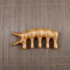 Pente de Massagem de Sândalo Dourado Couro Cabeludo Cinco Dentes Cabeça Redonda Pente Meridiano Corpo Universal Acuponto Pente de Massagem de Sândalo Atacado