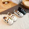 Sapatos de couro para meninas, mocassins infantis estilo coreano, novos sapatos de performance estilo britânico para primavera e outono, mocassins de bebê com solas macias