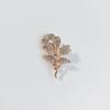 Broche de Planta em Formato de Coração para Mulheres, Galvanizado em Liga Metálica, Fresco e Doce, Estilo Japonês e Coreano, Modelo de Outono, Broche Decorativo Multifuncional