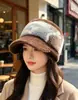 Gorra de felpa cálida de pico de pato para otoño e invierno para mujer, estiliza el rostro, versátil, moderna, para circunferencia de cabeza grande, gorro de punto, venta al por mayor de moda