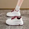 2026 Verano Nuevos Zapatos Blancos Casuales Transpirables Estilo Coreano Versátiles de Encaje Zapatos Deportivos Antideslizantes Resistentes al Desgaste Zapatos de Tabla Zapatos para Mujer