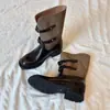 Versão em Couro de Vaca~Estilo Britânico Elegantes Botas de Cavaleiro Slimming em Couro Genuíno com Retalhos Femininas Fivela de Couro Salto Grosso Botas Retro de Cano Médio