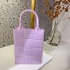 2025 Verano Nuevo Bolso de Gelatina de PVC Bolso de Mano a Cuadros Vertical para Mujer Bolso de Gran Capacidad Casual Color Caramelo Bolsa de Compras
