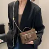 2025 Nueva Bolsa de Almuerzo Suede Mate Bolsa de Almuerzo Bolsa de Cosméticos Bolso con Cadena para Hombro Cruzado