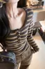Outono de 2026 Nova Moda Estilo Coreano Camiseta Listrada com Gola U de Manga Longa para Mulheres Top de Corte Justo