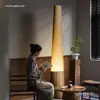 Decoração de sala de estar estilo medieval, luminária de chão grande em madeira maciça, iluminação ambiente simples e artística para quarto e escritório