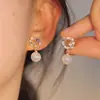Lleno de Vibras Retro~ Aretes Rojos de Angora con Diseño Único, Estilo Hong Kong, No Requieren Perforación, Estilo Hepburn