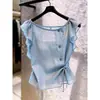 Em Estoque Atacado de Fábrica Camisa Azul com Mangas de Folha de Lótus e Cintura Amarrada para Mulheres Moda Rejuvenescedora Roupa Feminina Ombro a Ombro