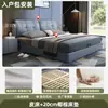 Cama tapizada suave con hebilla de rejilla cuadrada minimalista moderna color blanquecino dormitorio principal cama doble de 1.8 m minimalismo italiano base baja cama de boda