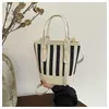 Bolsa de Mão Estilo Balde Listrada Moda Europeia e Americana Primavera 2026 para Mulheres Versátil Bolsa de Ombro Transversal para o Dia a Dia