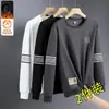 Camiseta de manga larga para hombre para otoño e invierno, marca de moda, corte holgado, forrada de forro polar, engrosada, camiseta básica casual, sudadera de cuello redondo para estudiantes jóvenes