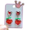 Nuevos y lindos pendientes de estudiante de moda para niños con purpurina roja, clip de oreja de amor sin perforación, joyería de oreja de fresa