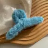 Versión coreana de accesorios para el cabello nuevos de otoño e invierno moda lindo color caramelo conejo felpa pasador pinza para el pelo temperamento cruz grande pinza de agarre