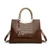 Bolsa de Mão Feminina Transfronteiriça Retro Mais Vendida Padrão Crocodilo Couro Patenteado Bolsa de Ombro Único Transversal Grande Capacidade para Lembrança e Uso Diário Moda