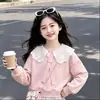 Conjunto de Duas Peças Tendência para Meninas Primavera e Outono: Camiseta Versátil Estilo Boneca com Manga Longa e Saia com Patchwork de Renda