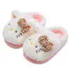 Chinelos de algodão autênticos da Hello Kitty para meninas, quentinhos para o inverno e com forro de fleece, chinelos de casa da Hello Kitty para meninas, com design de abraço no calcanhar