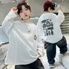 Camiseta de Manga Larga Nueva para Niños de Primavera y Otoño Marca de Moda Holgada Estampada Nuevo 2026 Niños Medianos y Grandes Versátil Camiseta Base T