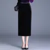 Falda midi negra de terciopelo, corte recto simple para mujer, nueva colección primavera/otoño, de cintura alta, estiliza la figura, con abertura y diseño ajustado al cuerpo