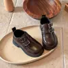Mocassins versáteis estilo retrô britânico para meninas, nova coleção primavera/outono 2026, sapatos casuais de couro com sola macia e sola grossa, sapatilhas da moda