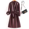 Casaco de Couro Haining para Mulheres, Comprimento Médio, Dupla Face, com Cinto, Elegante Trench Coat, Nova Jaqueta de Couro Outono e Inverno