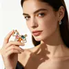 Broche de Caballo de Metal Hueco de Colores para Mujer de Gama Alta Nicho Dibujos Animados Lindo Pin Exquisito Moda Animal Adorno