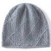 Gorro de cachemira para mujer 100% cachemira pura borde enrollado trenzado de rombos casual versátil a prueba de frío cálido gorro de color liso