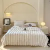 Manta de Felpa de Color Sólido Rayada Estilo Ins Personalizada, Manta de Tiro de Terciopelo de Leche para Comercio Transfronterizo, Manta Gruesa para Cama del Hogar
