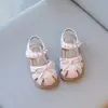 Sapatos de Couro para Meninas 2025 Primavera/Outono Novo Estilo Sapatos de Princesa com Laço de Pérola Mary Janes para Meninas Sapatos Individuais para Bebês