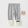 Leggings casuales de primavera y otoño estilo coreano para bebé, suaves y amigables con la piel, pantalones largos versátiles para bebés y niños pequeños para uso diario