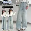 Jeans con Pedrería para Niños 2026 Jeans con Tachuelas Calientes para Niños Mayores, Pantalones Versátiles de Pierna Ancha para Primavera y Otoño con Bordado, Estilo Casual