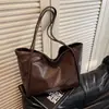 Bolso de mujer moderno de gran capacidad 2026 nuevo, ligero, de lujo, diseño de nicho, bolso de hombro para ir al trabajo y uso diario, bolso tote de axila