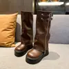Nuevas botas de otoño e invierno que aumentan la altura para mujeres petite, moda estilo europeo y americano, botas largas de suela gruesa, versátiles con pantalones, 2026
