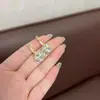 Brincos de Bola de Cristal Cinza Femininos Coreanos Nova Moda Pequenos Studs para Orelha Headset de Orelha Brincos Franceses