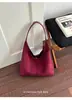 Bolsa de veludo de grande capacidade transfronteiriça para mulheres, nova bolsa versátil de ombro e axila 2026, bolsa de mão tote vintage para o dia a dia