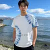 Camiseta Tie-dye Artesanal Estilo Étnico Casal Tricotada Tingida com Plantas Confortável para Viagem Gola Redonda Azul e Branco Manga Curta