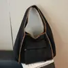 Bolsa de Ombro de Tecido Simples e Versátil de Grande Capacidade Nova para o Inverno 2025 Transfronteiriça Bolsa Tote Tendência Casual para Estudantes e Uso Diário