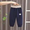 Calça de Moletom Infantil Cartoon Outono e Inverno Forrada com Lã Bolso Urso 2025 Nova Para Meninos e Meninas Calça Longa Quente para Bebê