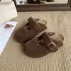 Ropa de exterior felpa pelo rizado otoño e invierno 2026 pantuflas de algodón planas cálidas para mujer nuevas de punta cerrada