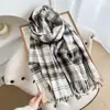 Bufanda a Cuadros Estilo Coreano para Mujer, Invierno Delgada Rayada Estudiante Cálida Espesa Cachemira Sintética Chal Largo Calentador de Cuello Venta al por Mayor