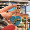 Llavero de Corazón Arcoíris con Diamantes Completos de Amazon Colgante de Bolsillo con Forma de Corazón Incrustado de Diamantes Moda Llavero para Llaves de Coche Pequeño Adorno