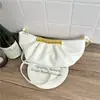 Bolso de mano fruncido para debajo del brazo 2026 nuevo diseño de nicho bolsa de nube retro de un solo hombro bandolera bolso de noche para mujer