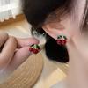 2025 Nuevos Aretes de Cereza Roja de Moda, Simples, Compactos, Versátiles, Estilo Ins, Aretes de Alta Gama