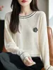 Outono de 2025 Novo Tricô de Lã Worsted com Gola Redonda Manga Longa Feminino Colorido com Flores Bordadas Pulôver Camisa Base