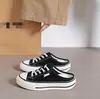 Zapatos de lona cerrados con suela gruesa para mujer, nuevos de verano 2026, zapatillas casuales versátiles vintage, zapatos blancos sin cordones