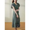 Vestido floral verde franzido, roupa feminina elegante, novo vestido de comprimento médio para o verão de 2026, vestido francês de chifon