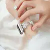 Adecuado para Apple Iwatch567Se Metal Incrustado de Diamantes Applewatch89Ultra Pulsera de Joyería para Reloj Trébol