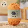 O fio de tricô de algodão oco é colorido, macio e fácil de manusear, tornando-o perfeito para iniciantes em tricô DIY.