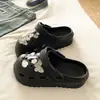 Super Brillante para las Calles2026 Artículo Caliente de Verano DIY Mariposa de Dibujos Animados Perla Chanclas de Playa Abiertas para Mujer