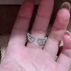 Anillo estilo coreano de ala de ángel con deslumbrante circonia cúbica, un diseño único y elegante para mujer, perfecto como anillo para el dedo índice, ofreciendo un toque de lujo y sofisticación