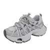 Nuevas zapatillas de papá con correa para el verano de 2026, suela gruesa, para hombre, zapatillas de pareja, zapatillas de malla, zapatillas de rebote con suela blanda